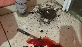 Imagem Homem é preso acusado de torturar sua família e matar um gato, em rituais macabros