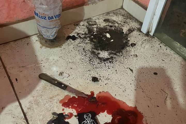 Imagem Homem é preso acusado de torturar sua família e matar um gato, em rituais macabros