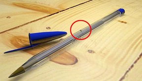 Imagem Você sabe para que serve aquele furinho na lateral da caneta BIC?