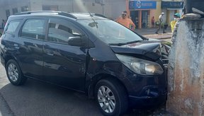 Imagem Acidente causa engarrafamento no centro de Altos