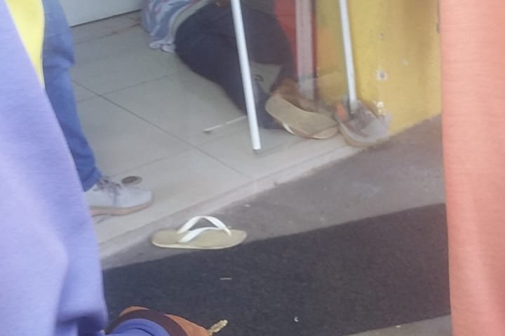 Imagem Após tentativa de assalto, dois homens são pegos pela população