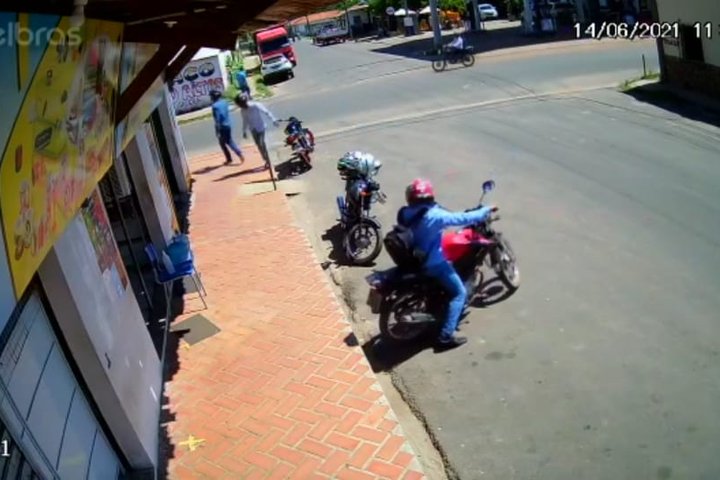 Imagem Dupla assalta farmácia no centro de Altos