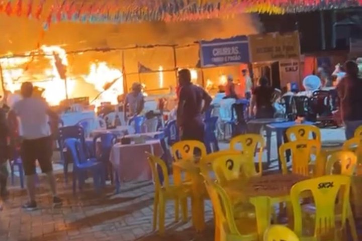 Imagem Incêndio de grandes proporções destrói várias barracas dos festejos de Campo Maior