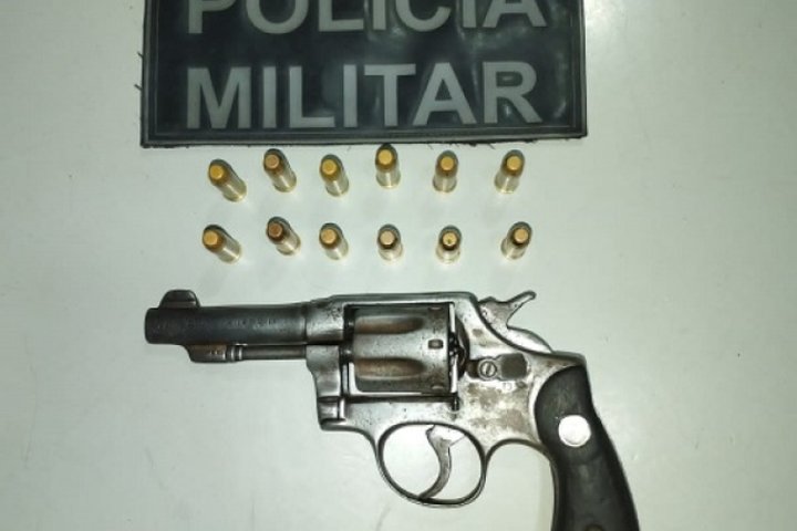 Imagem Suspeito de integrar facção é preso com arma de fogo em Altos