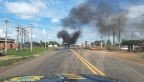 Imagem Carreta pega fogo na entrada da cidade de Altos