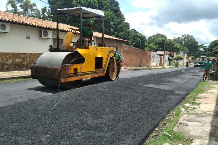 Imagem Várias ruas continuam sendo asfaltadas em Altos