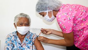 Imagem COVID: Prefeitura de Altos inicia vacinação de idosos de 90+ com a 3ª dose