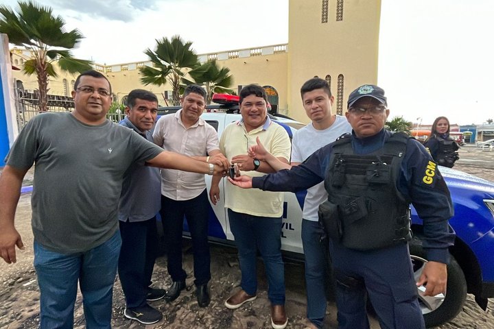 Imagem Prefeito Maxwell entrega viatura 0 Km à Guarda Municipal de Altos