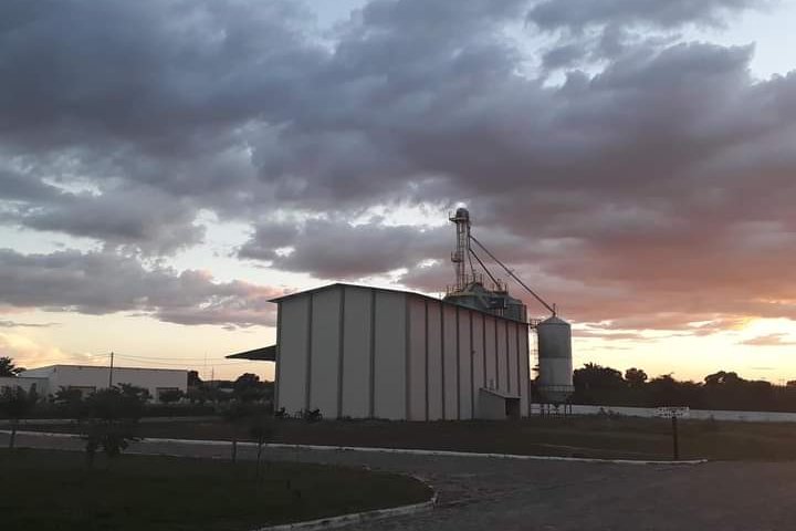 Imagem Bandidos assaltam fábrica de trigo e fazem funcionário reféns, em Altos