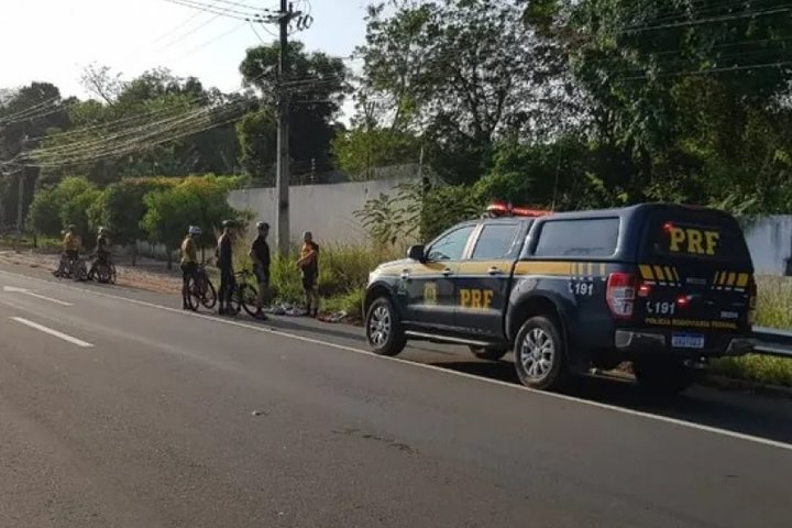 Imagem Carro atropela casal de ciclistas na BR-343 entre Teresina e Altos