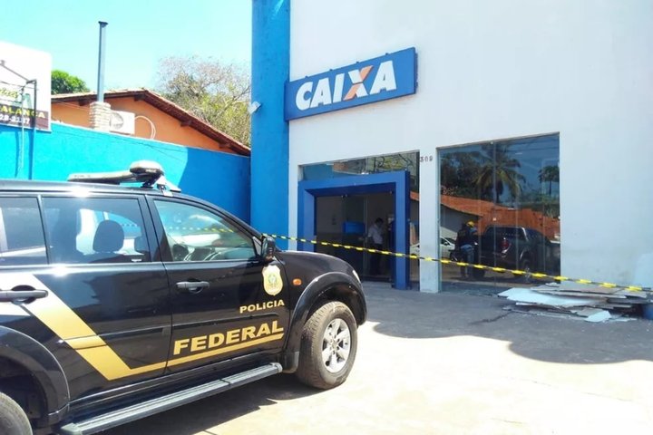 Imagem Quadrilha armada invade Caixa Econômica de Altos