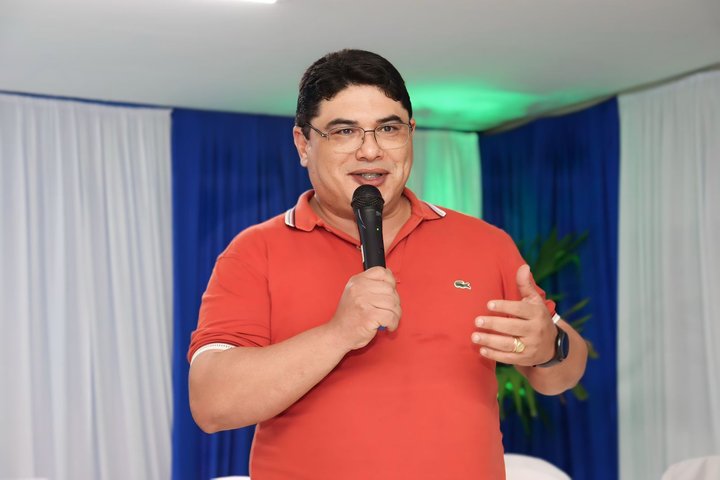 Imagem Prefeito Maxwell da Mariínha fala de concurso em Altos
